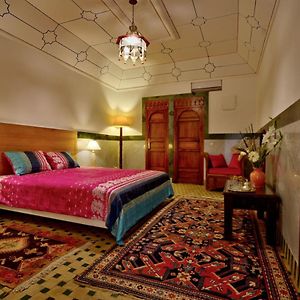 Camera con letto king size